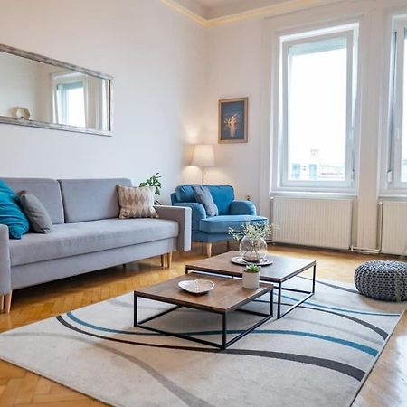 Chic Central Flat With River View Budapeszt Zewnętrze zdjęcie